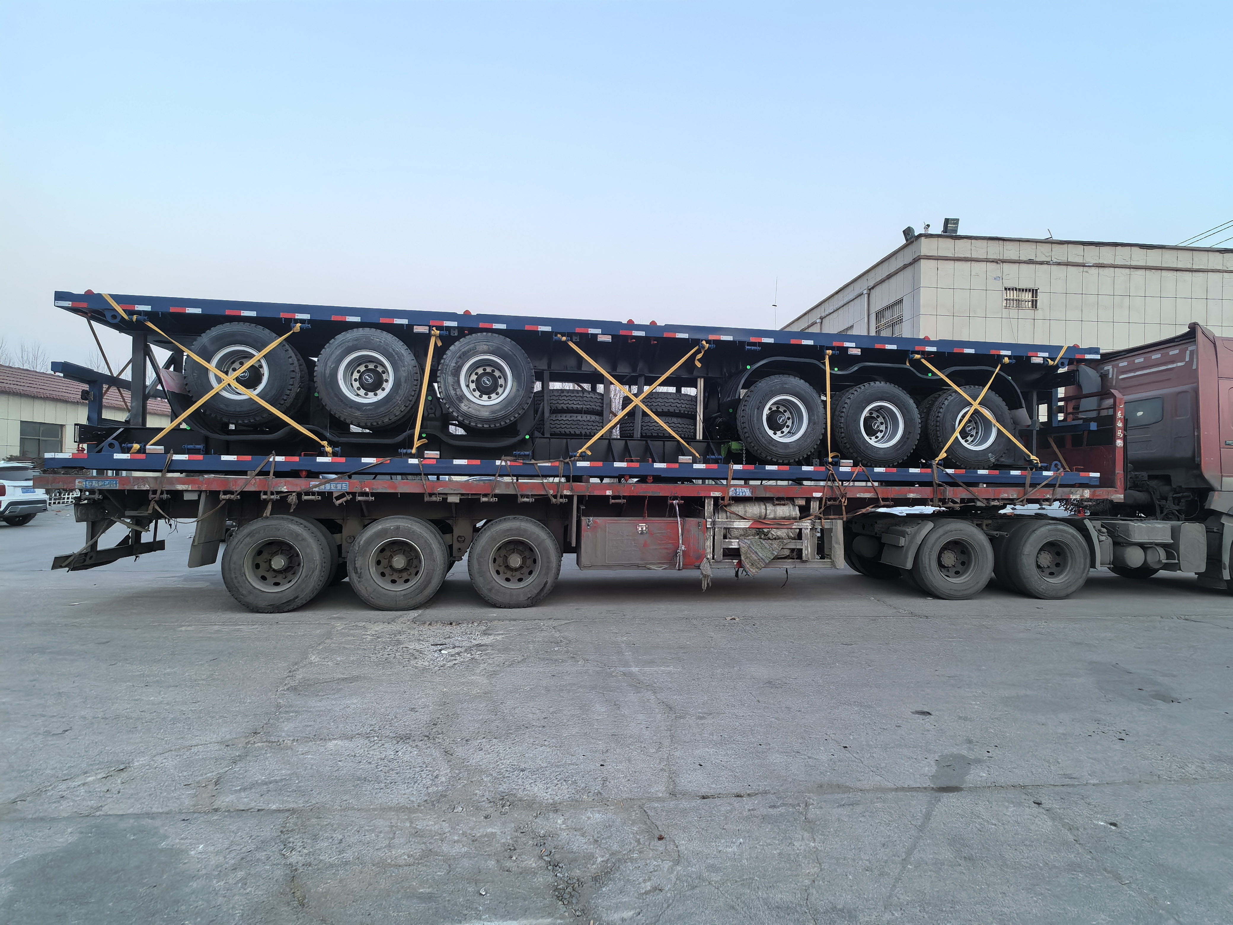 Duas unidades 3 eixos semi trailer serão enviados para a Argélia