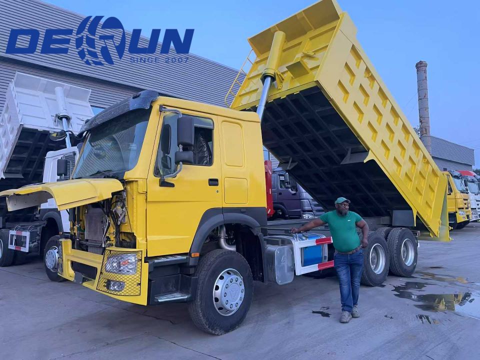 O cliente do Gabão veio visitar a fábrica sinotruk