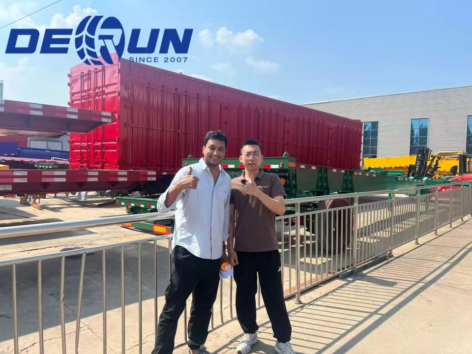 Cliente australiano inspecionou semirreboques planos de 3 eixos na fábrica de Derun